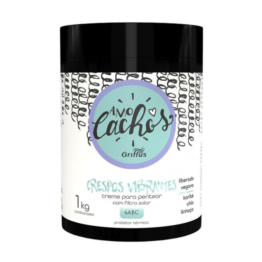 Crema para Peinar Griffus Amo Cachos Crespos Vibrantes 1kg: El poder de la "Nutrición Extrema" y el brillo infinito; fórmula profesional con Manteca de Karité, Aceite de Coco y Biotina que fortalece la fibra, define los rulos tipo 4ABC y elimina la sequedad crónica en un formato de alto rendimiento.